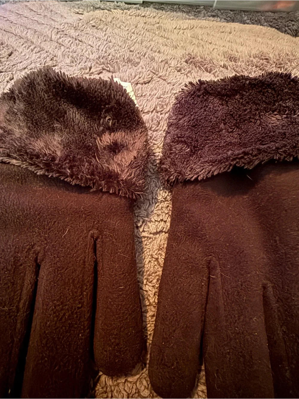 Black Fleece Gloves - Classic Winter Accessory